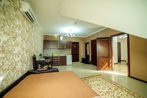 Paradeison Hotel