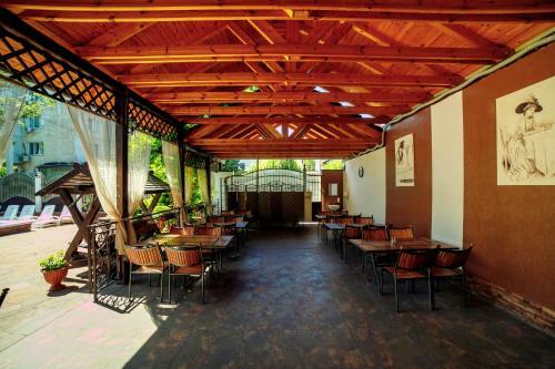 Paradeison Hotel