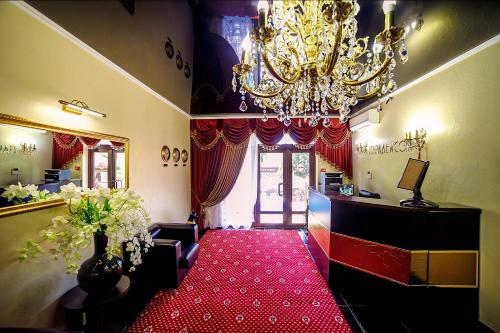 Paradeison Hotel