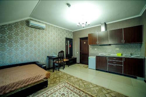 Paradeison Hotel