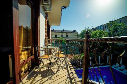 Paradeison Hotel