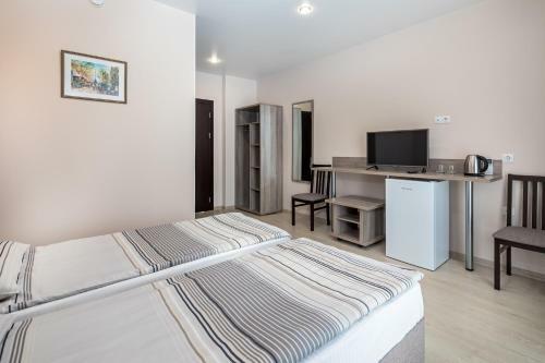 Hostal Abrikos Plus Guesthouse
