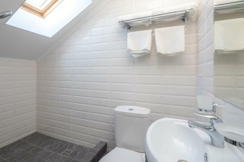Hostal Abrikos Plus Guesthouse