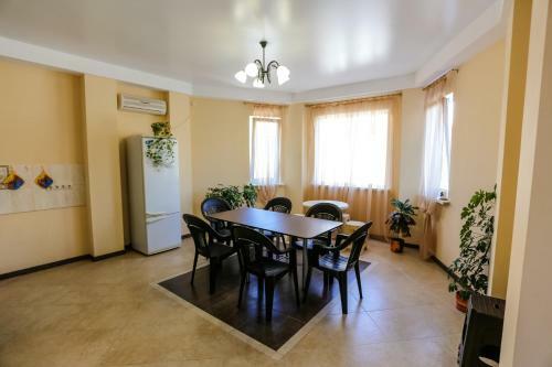 Hostal Guest House On Krasnih Partizan