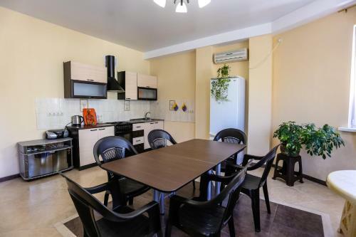 Hostal Guest House On Krasnih Partizan