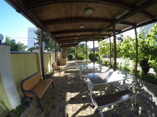 Hostal Neolit Guest House