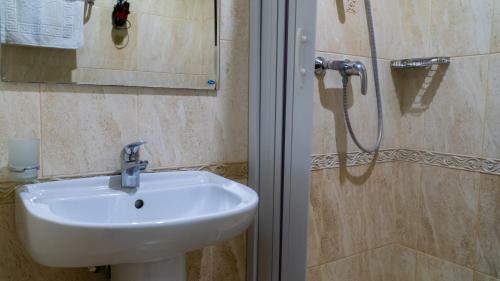 Hostal Villa Laguna Guest House