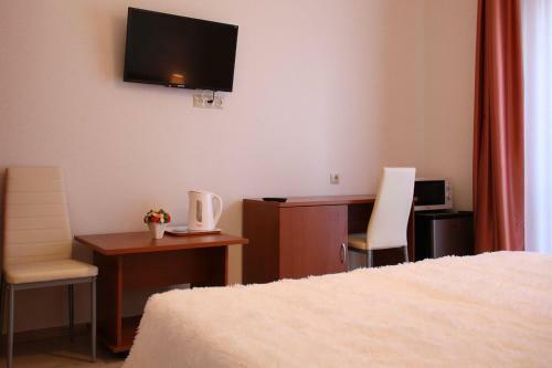 Hostal Avgust Guest House