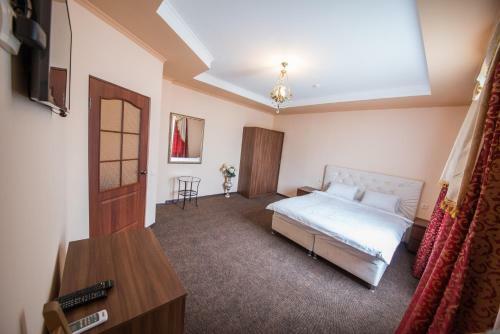 Paradise Hotel