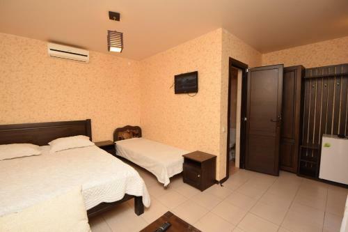 Hostal Sadorini