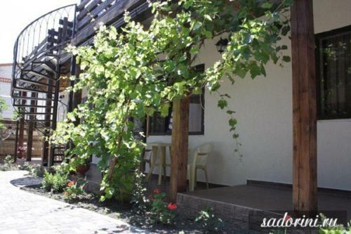 Hostal Sadorini