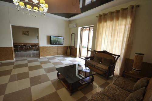 Mini Hotel On Kollektivnaya 43