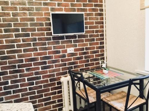 Downtown Apartment On Kalinina 3