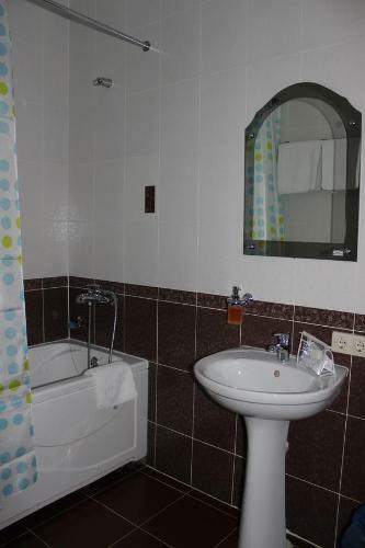 Hostal Guest House Adel