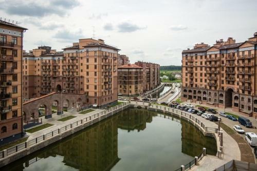 Woman's Secret Apartments
