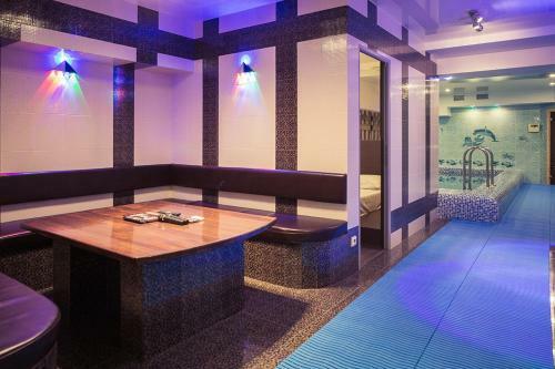 Hotel Cosmos