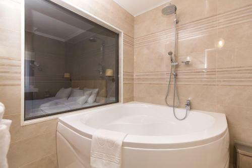 Meliton Hotel