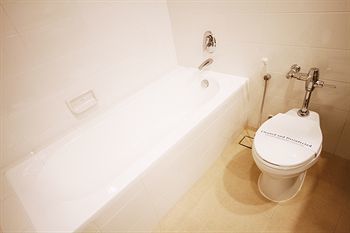 Classic Kameo Hotel & Serviced Apartments
