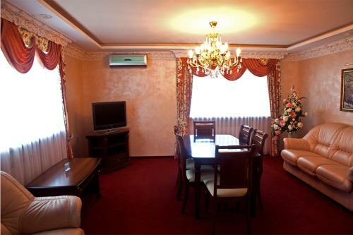 Oktyabrskaya Hotel
