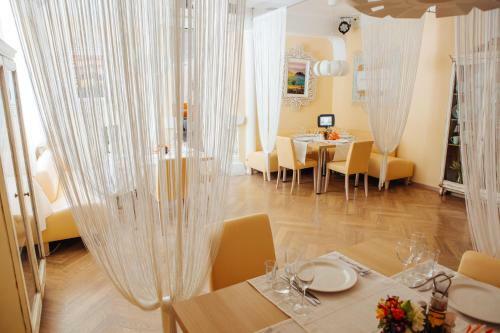 Avrora Hotel