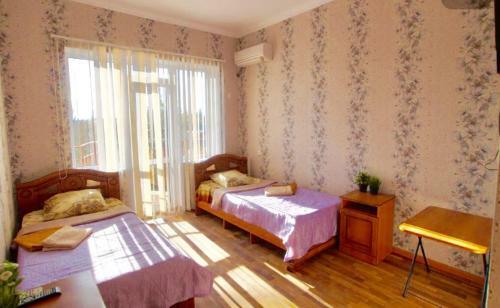 Hostal More Y Nas Guest House