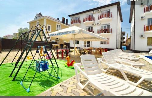 Hostal More Y Nas Guest House