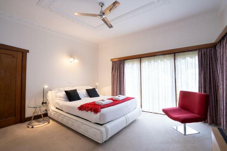 Hotel Sovereign Park Motor Inn
