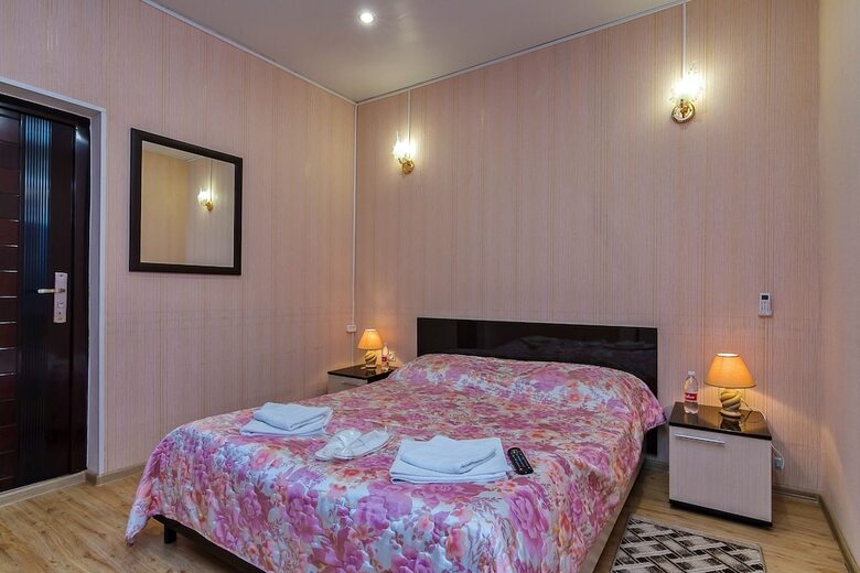 Hostal Kavkaz Hotel