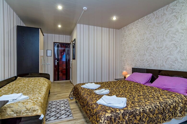 Hostal Kavkaz Hotel
