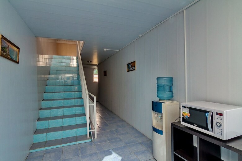 Hostal Kavkaz Hotel
