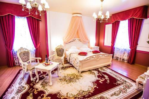 13 Chairs Boutique Hotel