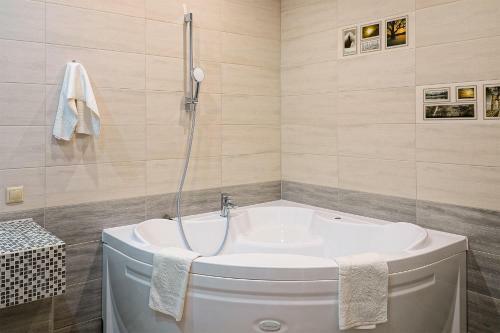Aragon Hotel