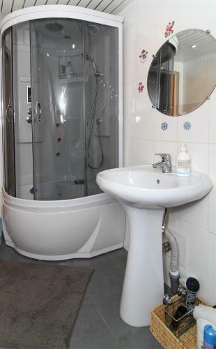 Apartment On 40 Let Vlksm