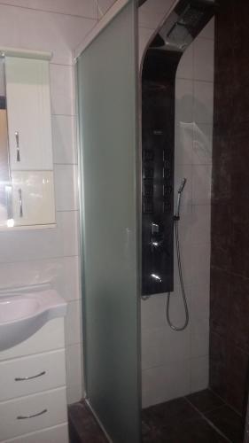 Apartment On Ulitsa Roz 115 / 1