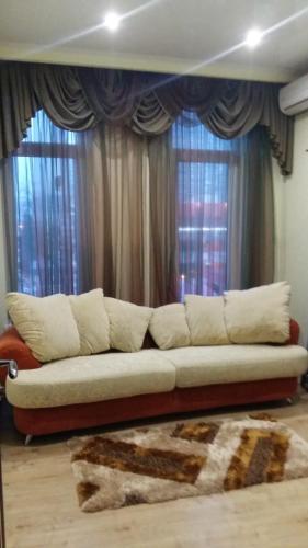 Apartment On Ulitsa Roz 115 / 1
