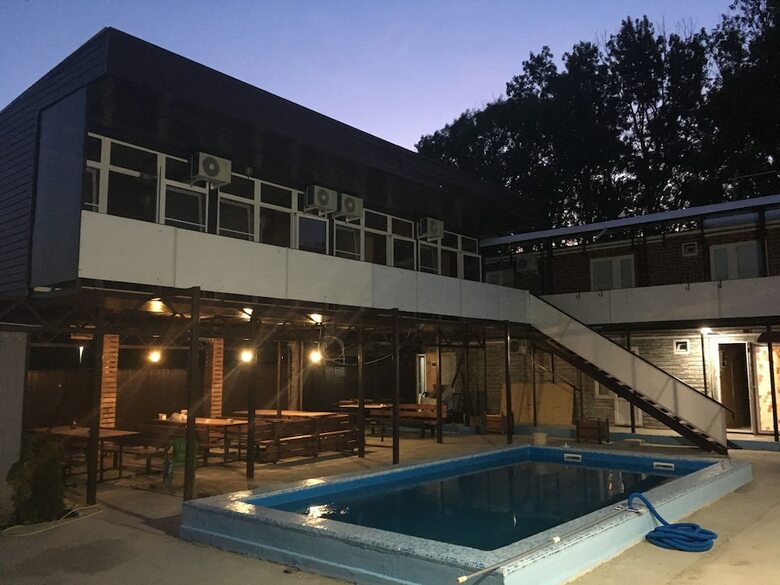 Hostal R&m Guest House