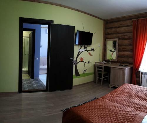 Hostal Guest House 12 Months
