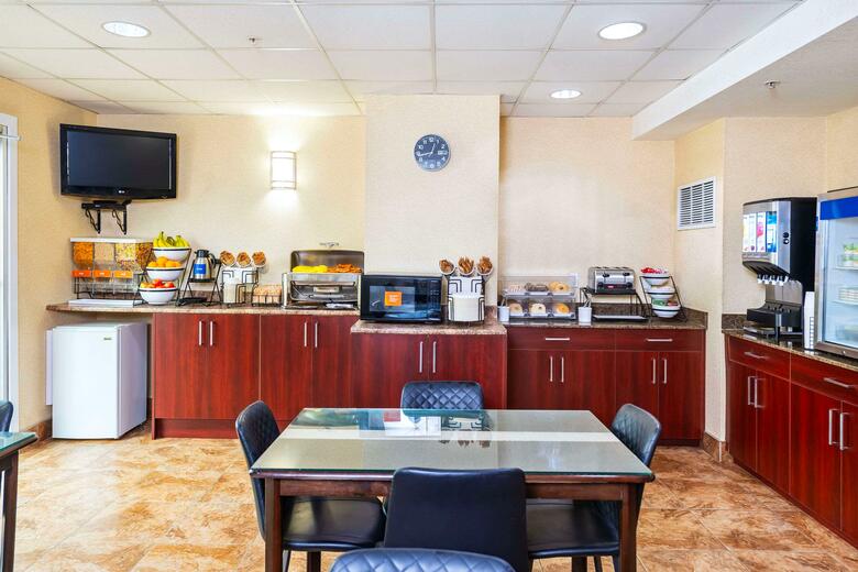 Hotel Comfort Inn & Suites
