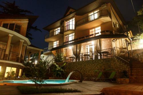 Hostal Gold House