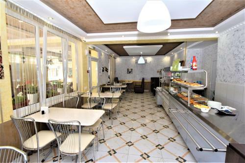 Hostal Afina Guest House