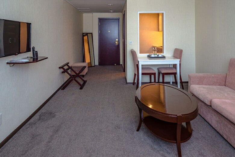 Hotel Mega Palace