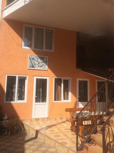 Hostal Azalia Guest House