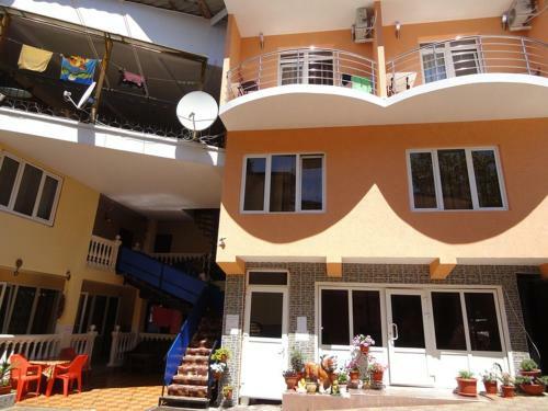 Hostal Azalia Guest House