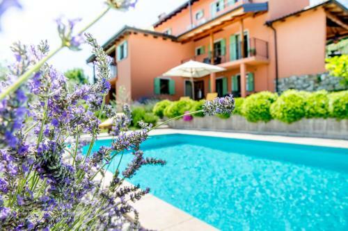 Zoi Apartments