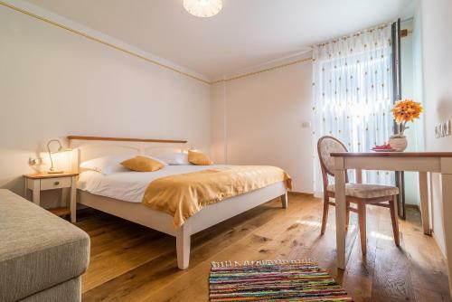 Hostal Casa Krasna Guest House