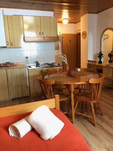 Hostal Encijan Apartments