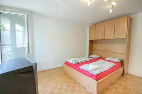 Apartment Near The Train Station