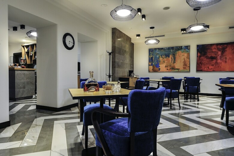 Urban Hotel