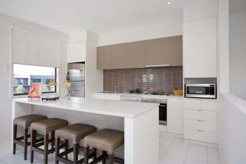 Beach & Golf Stays, Australia