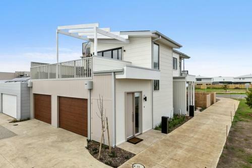 Beach & Golf Stays, Australia